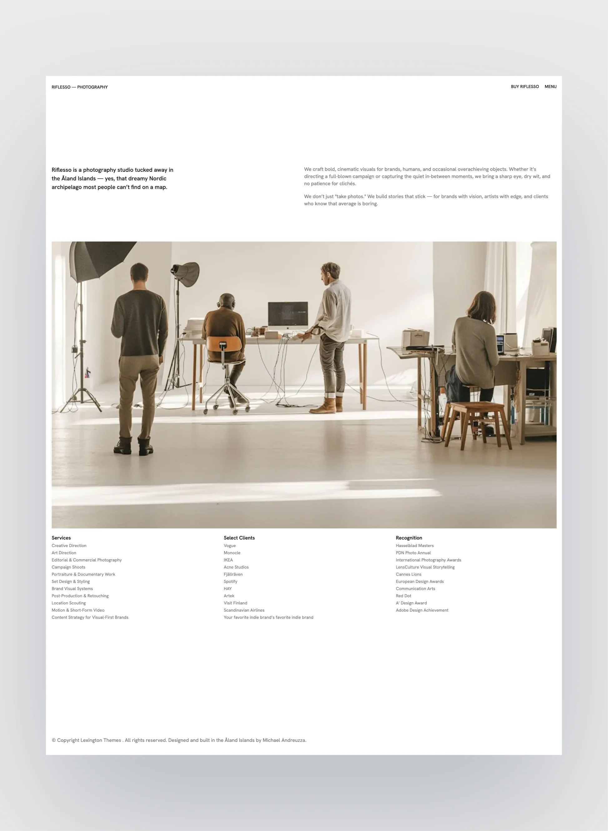 Contact page layout of the Riflesso template